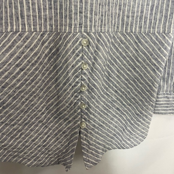 Lucky Brand cotton blend button down. A light blue and white stripe, size small. - Picture 4 of 5
